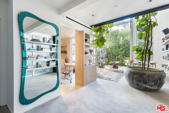 2124 Narcissus Court, Venice (los Angeles), CA 90291