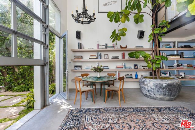 2124 Narcissus Court, Venice (los Angeles), CA 90291