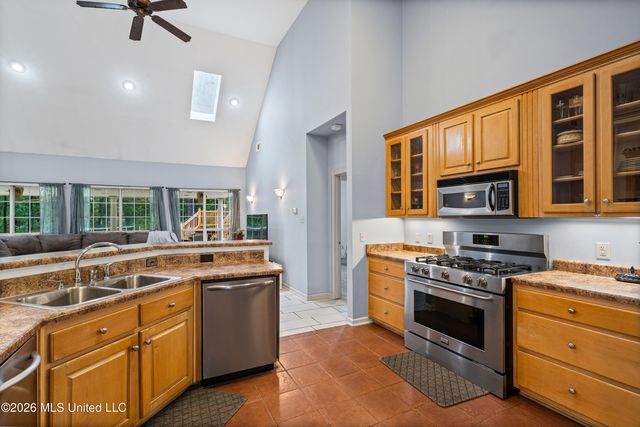 10120 N Cypress Lake Drive, Olive Branch, MS 38654