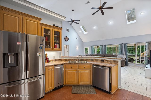 10120 N Cypress Lake Drive, Olive Branch, MS 38654