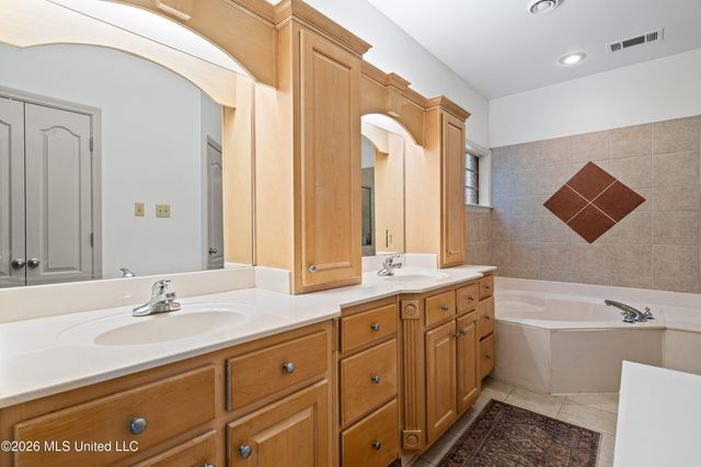 10120 N Cypress Lake Drive, Olive Branch, MS 38654