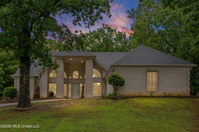 10120 N Cypress Lake Drive, Olive Branch, MS 38654