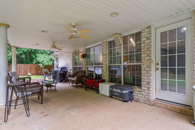 10120 N Cypress Lake Drive, Olive Branch, MS 38654