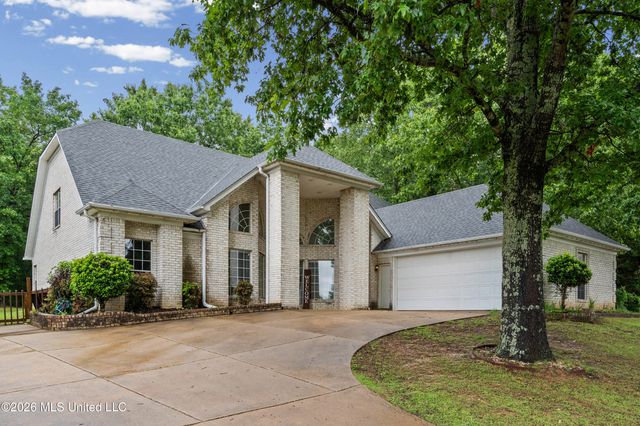 10120 N Cypress Lake Drive, Olive Branch, MS 38654