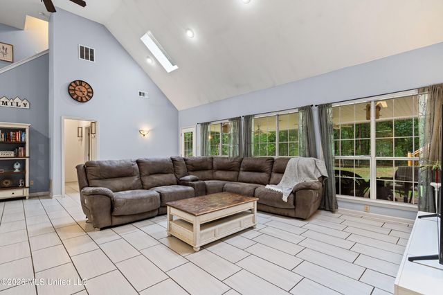 10120 N Cypress Lake Drive, Olive Branch, MS 38654