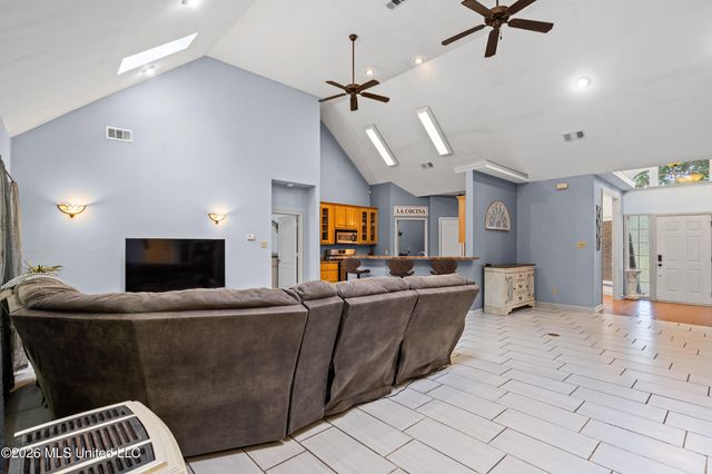 10120 N Cypress Lake Drive, Olive Branch, MS 38654
