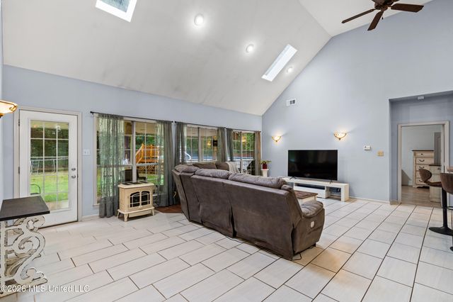 10120 N Cypress Lake Drive, Olive Branch, MS 38654