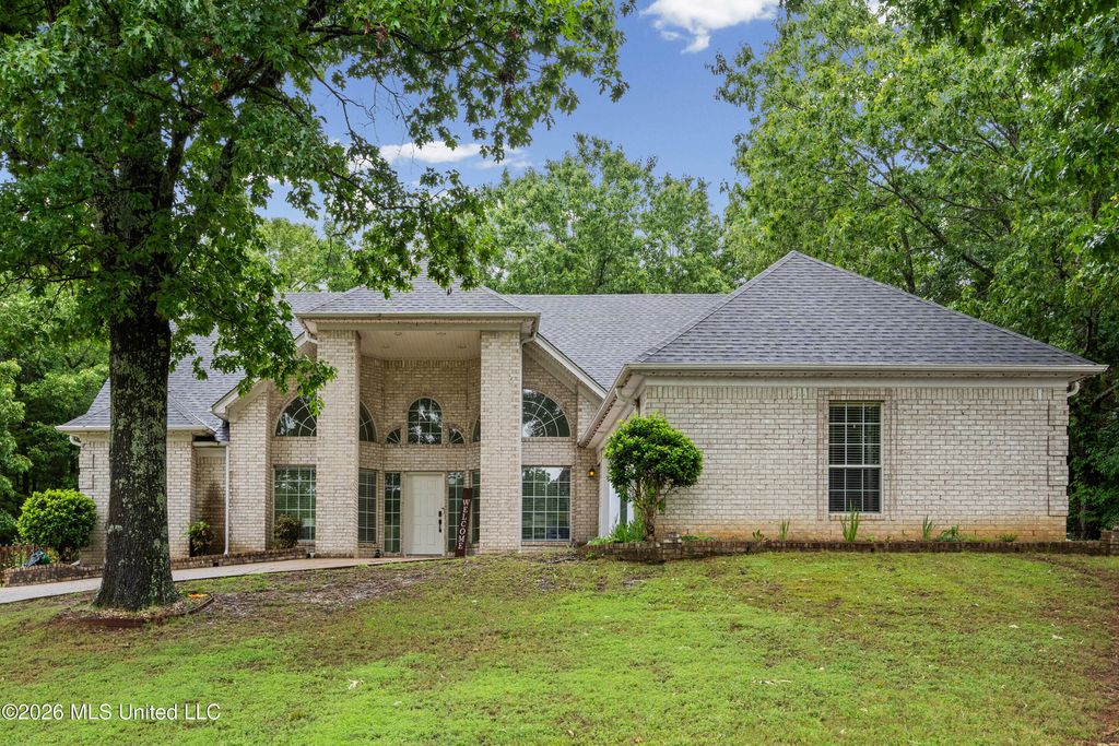 10120 N Cypress Lake Drive, Olive Branch, MS 38654
