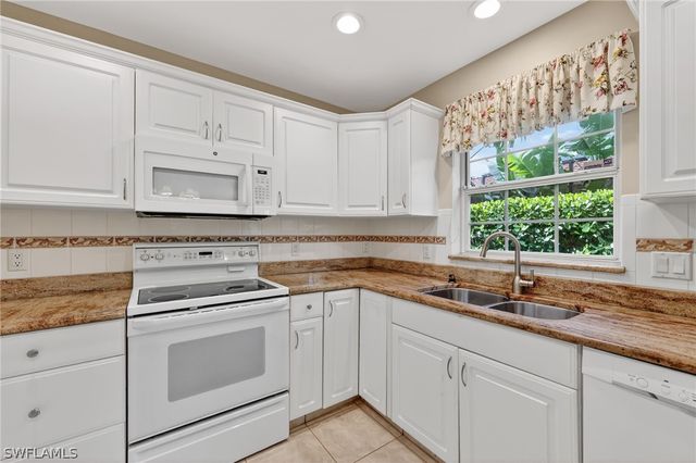 8534 Chase Preserve DR, Naples, FL 34113