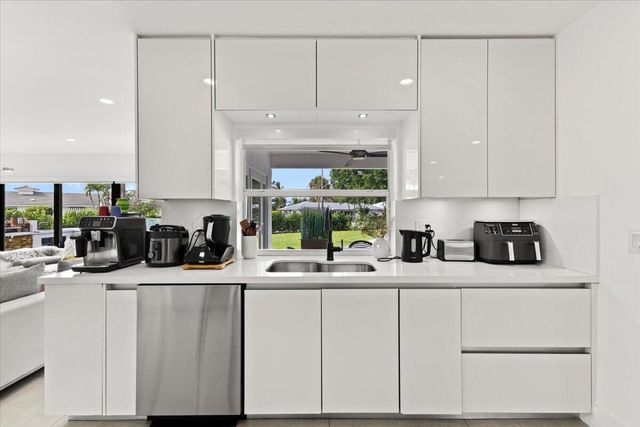 1049 W Palmetto Park Road, Boca Raton, FL 33486