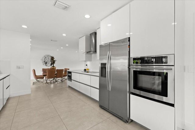 1049 W Palmetto Park Road, Boca Raton, FL 33486