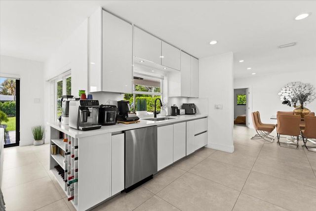 1049 W Palmetto Park Road, Boca Raton, FL 33486