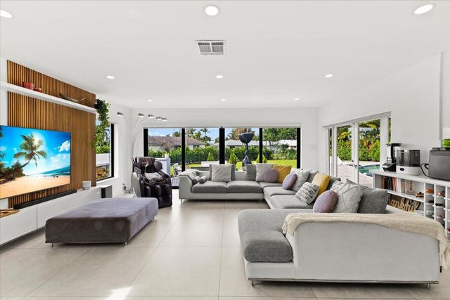 1049 W Palmetto Park Road, Boca Raton, FL 33486