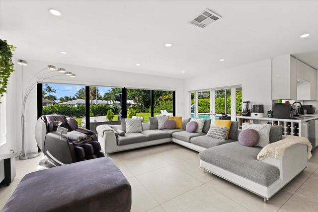 1049 W Palmetto Park Road, Boca Raton, FL 33486