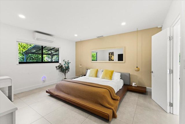 1049 W Palmetto Park Road, Boca Raton, FL 33486