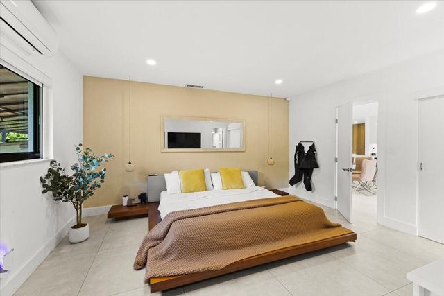 1049 W Palmetto Park Road, Boca Raton, FL 33486