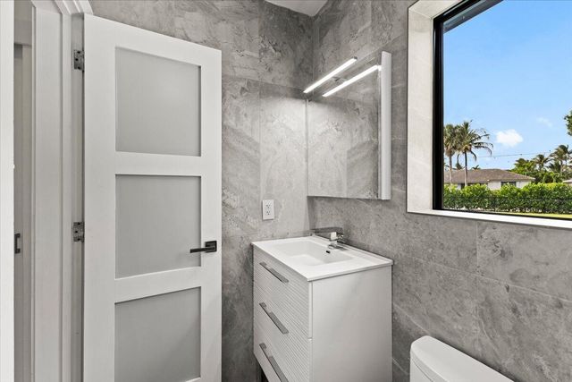 1049 W Palmetto Park Road, Boca Raton, FL 33486