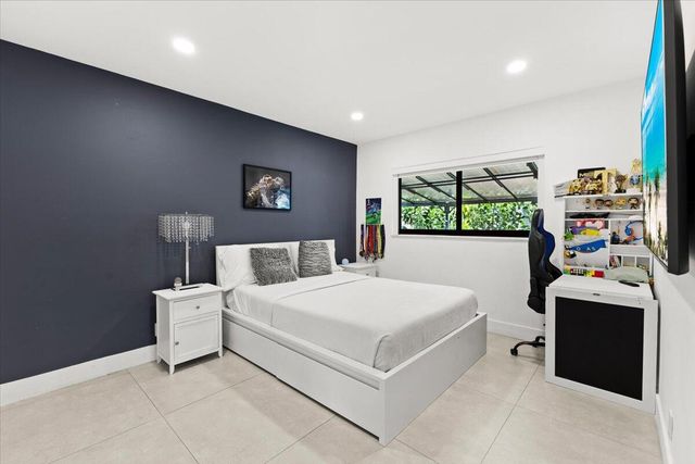 1049 W Palmetto Park Road, Boca Raton, FL 33486