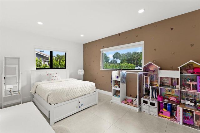 1049 W Palmetto Park Road, Boca Raton, FL 33486