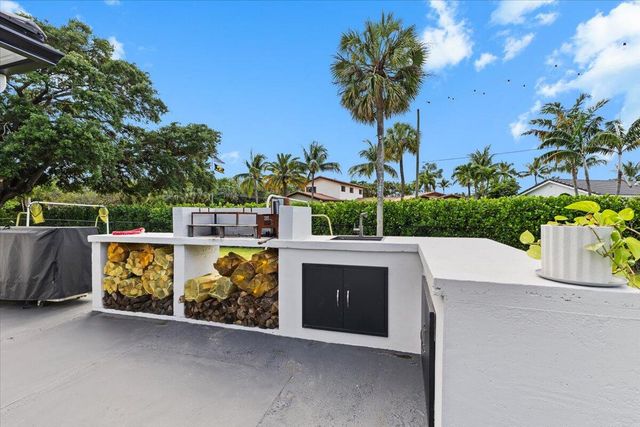 1049 W Palmetto Park Road, Boca Raton, FL 33486