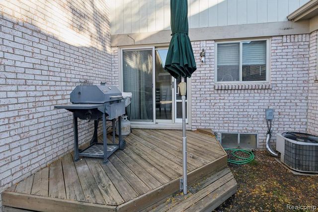 20387 Villa Grande Circle 19, Clinton Township, MI 48038