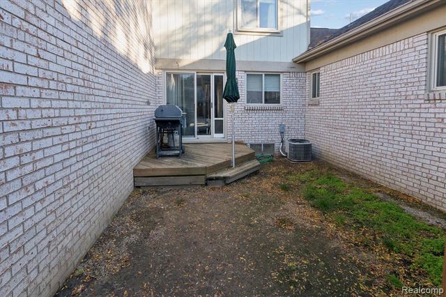 20387 Villa Grande Circle 19, Clinton Township, MI 48038