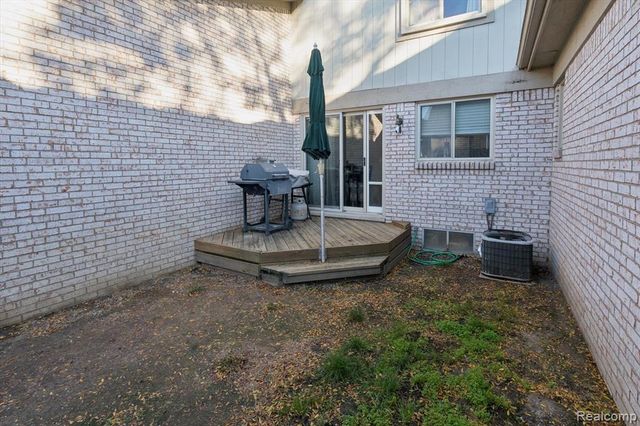 20387 Villa Grande Circle 19, Clinton Township, MI 48038