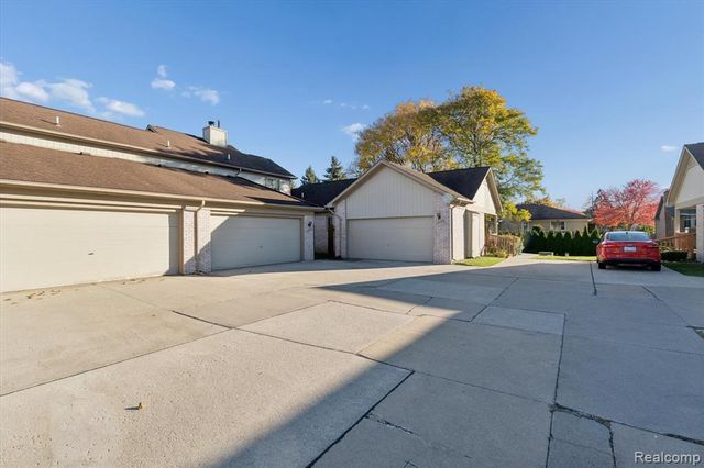 20387 Villa Grande Circle 19, Clinton Township, MI 48038