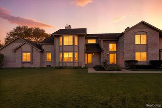 20387 Villa Grande Circle 19, Clinton Township, MI 48038