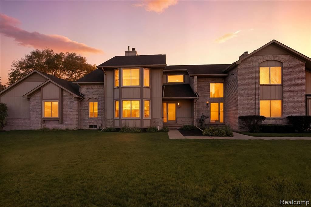 20387 Villa Grande Circle 19, Clinton Township, MI 48038