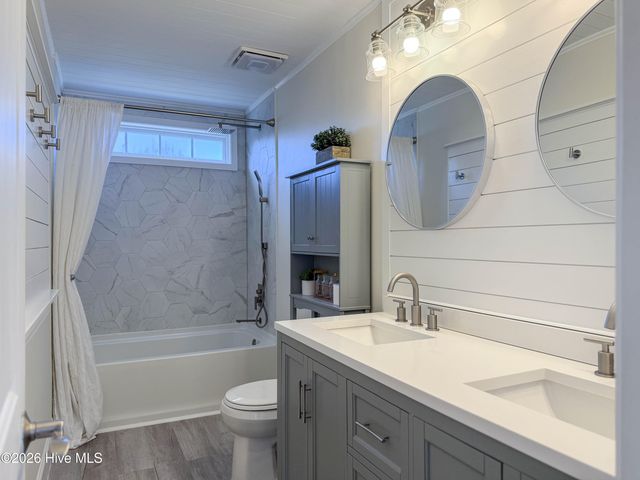 114 Cove Side Lane, Hampstead, NC 28443