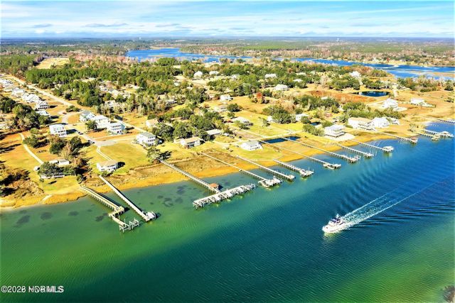 114 Cove Side Lane, Hampstead, NC 28443