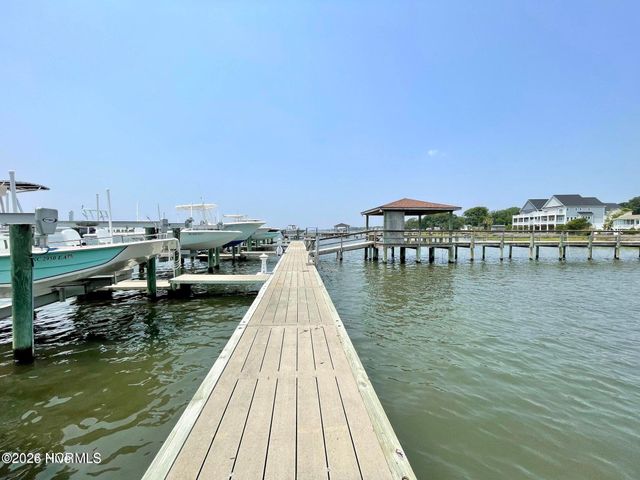 114 Cove Side Lane, Hampstead, NC 28443