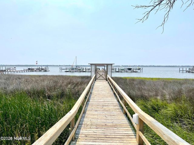 114 Cove Side Lane, Hampstead, NC 28443