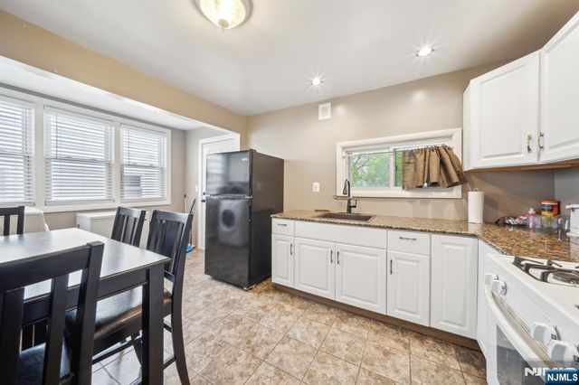 22 Hinsdale Place, Newark, NJ 07104
