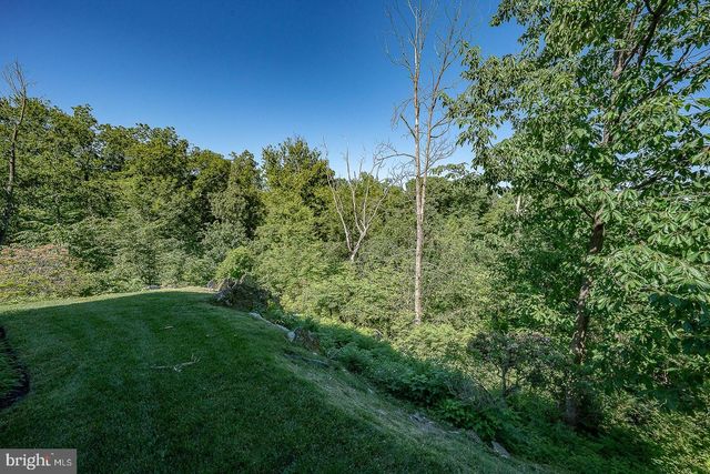12 SHADY BROOK LN, Malvern, PA 19355