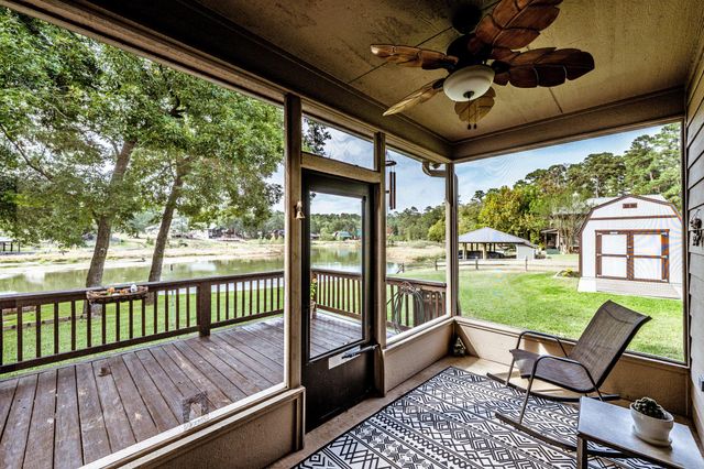 14 Wildwood Lake Dr, Huntsville, TX 77340