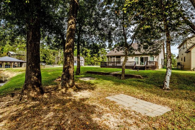 14 Wildwood Lake Dr, Huntsville, TX 77340