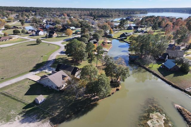 14 Wildwood Lake Dr, Huntsville, TX 77340