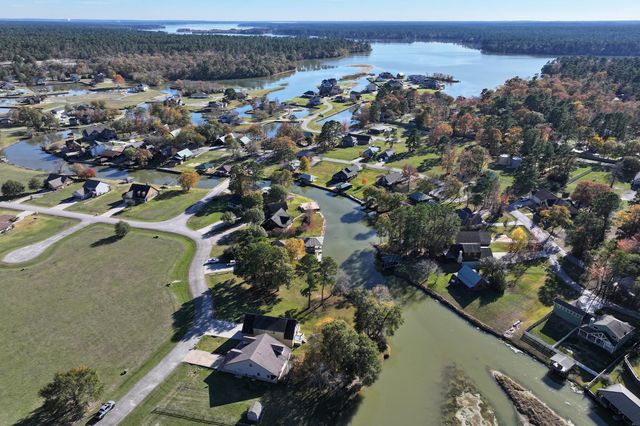 14 Wildwood Lake Dr, Huntsville, TX 77340