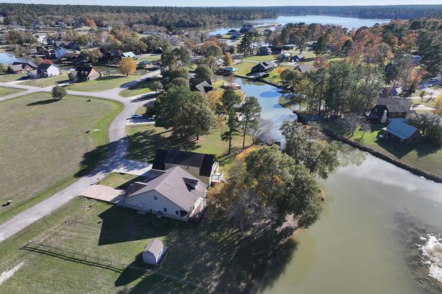 14 Wildwood Lake Dr, Huntsville, TX 77340