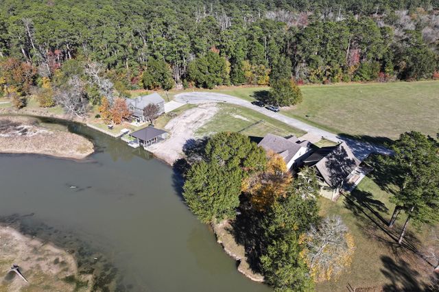 14 Wildwood Lake Dr, Huntsville, TX 77340