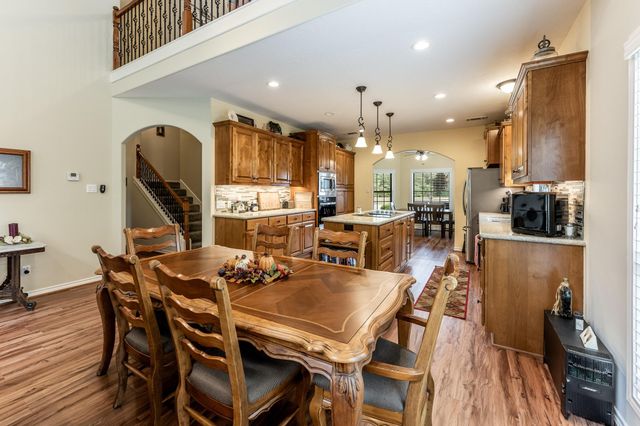 14 Wildwood Lake Dr, Huntsville, TX 77340