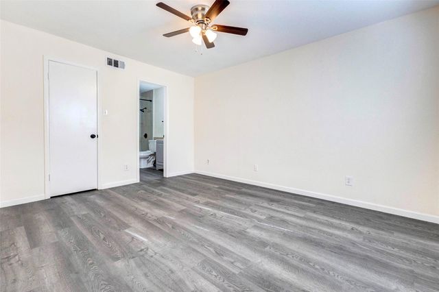 9700 Leawood Boulevard 201, Houston, TX 77099