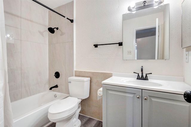 9700 Leawood Boulevard 201, Houston, TX 77099
