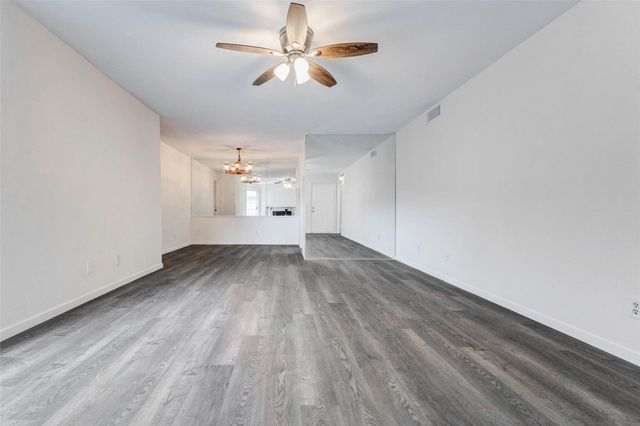 9700 Leawood Boulevard 201, Houston, TX 77099