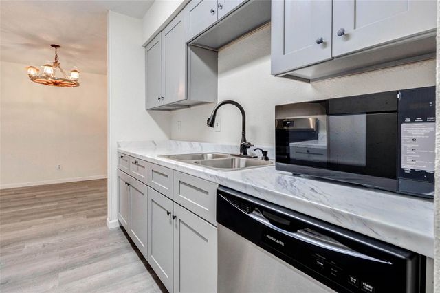 9700 Leawood Boulevard 201, Houston, TX 77099