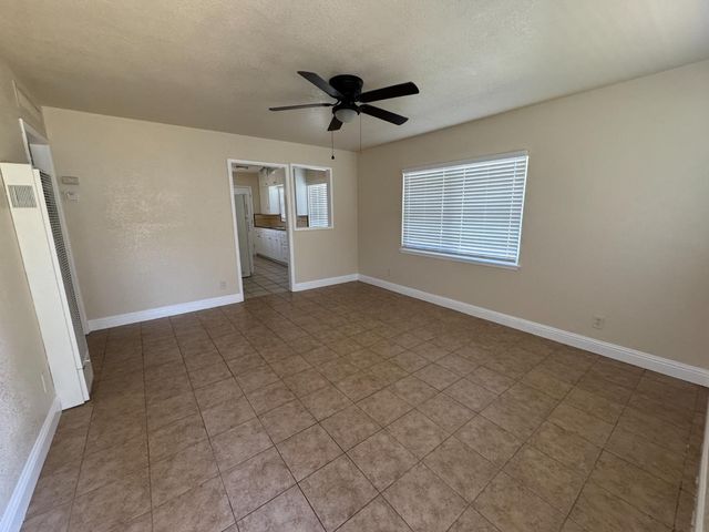 3236 E Clinton Avenue, Fresno, CA 93703