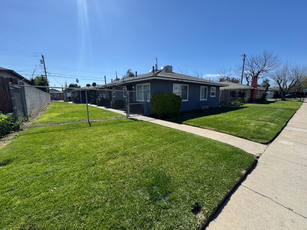 3236 E Clinton Avenue, Fresno, CA 93703