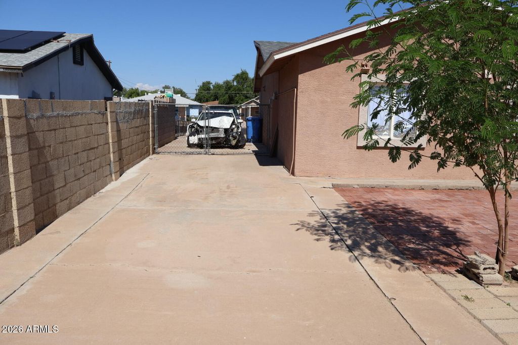 6339 W OSBORN Road, Phoenix, AZ 85033 — photo 5